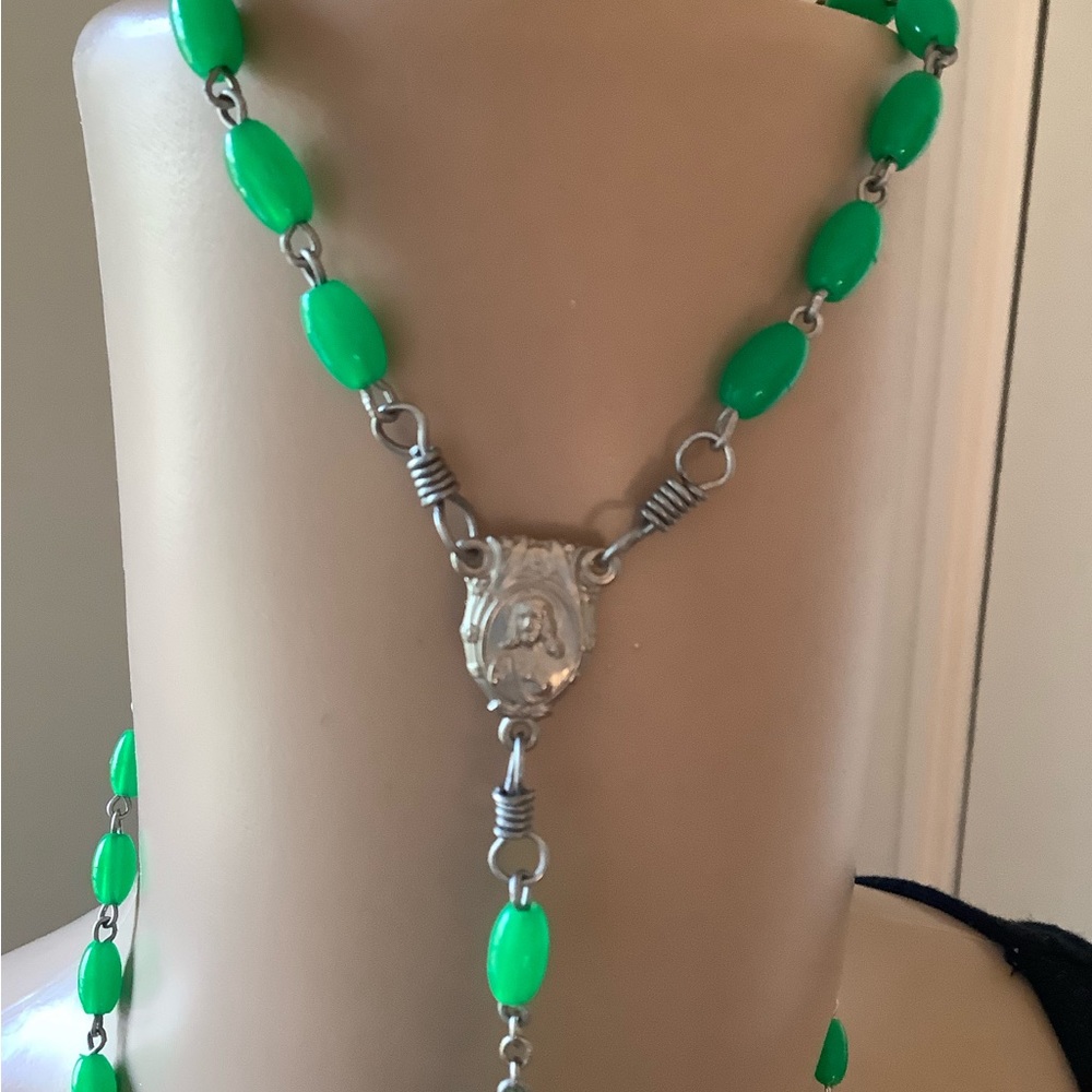 Vintage Rosary Cross Necklace Green - Picture 5 of 10